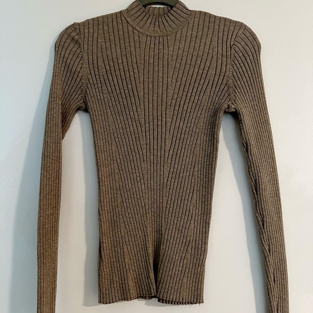 H&M | Brown Fitted Turtleneck 🤎🤍🤎
